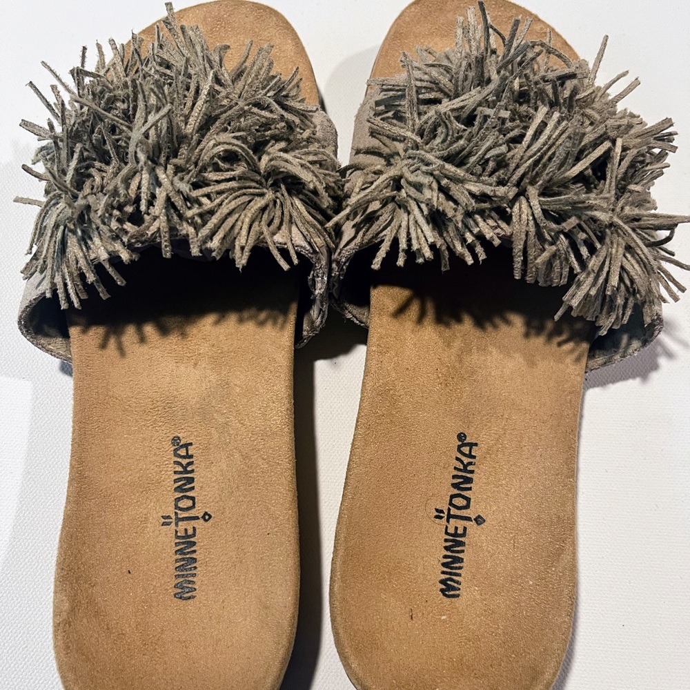 Minnetonka Women's Brown Fringe Sandals